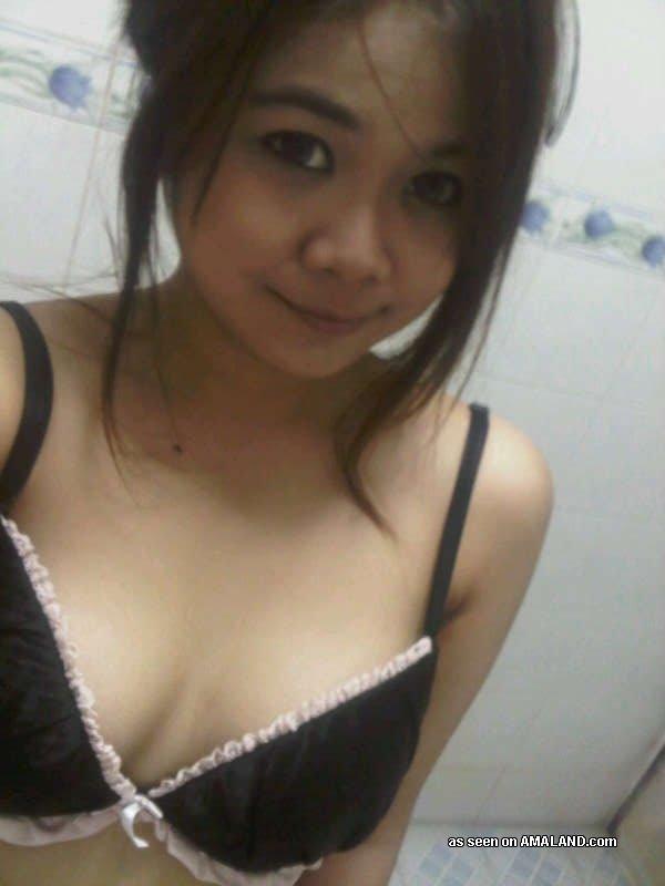 Asian girlfriends posing sexy in hot selfpics