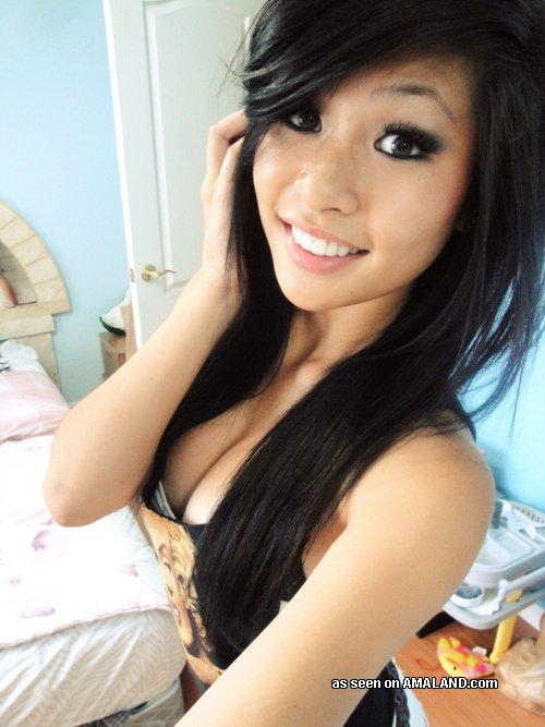 Asian chicks posing sexy for the cam